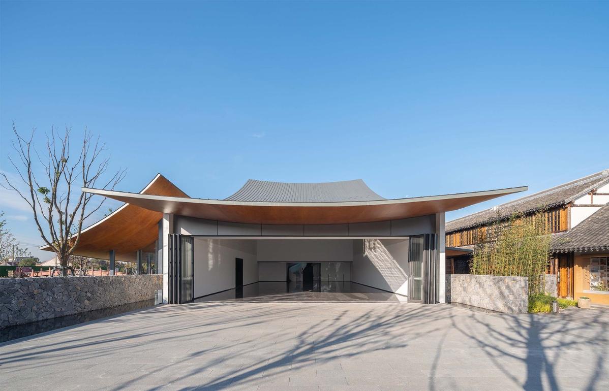25_展廳幕墻可開啟，實現室內外展陳空間融合（開啟狀態）_?此間建筑攝影.jpg